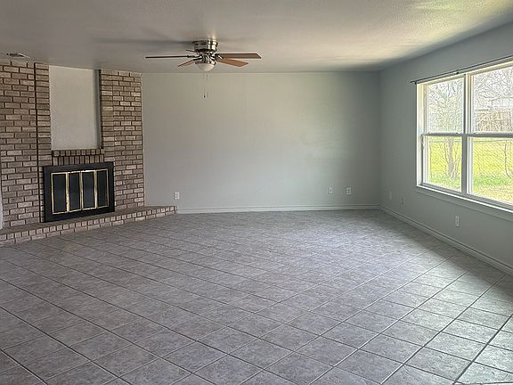 4th image of 2103 Sherman Dr