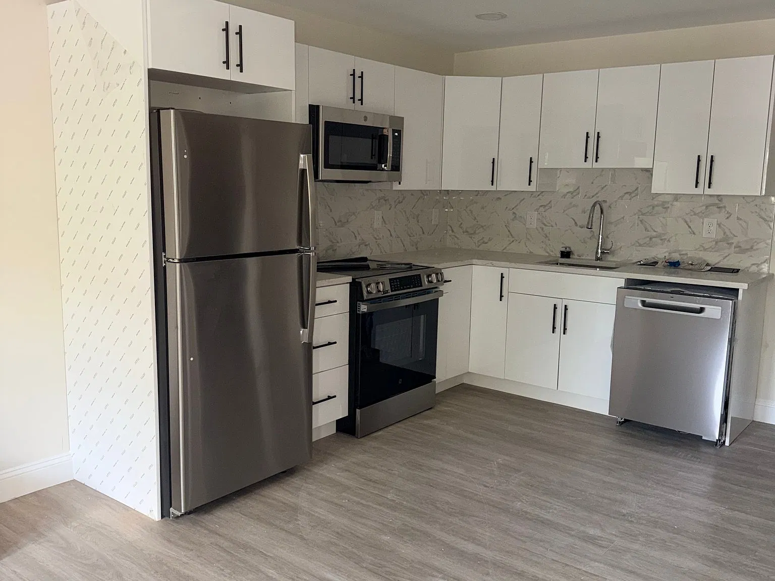 Brand-new and ready to move in — Photo 1