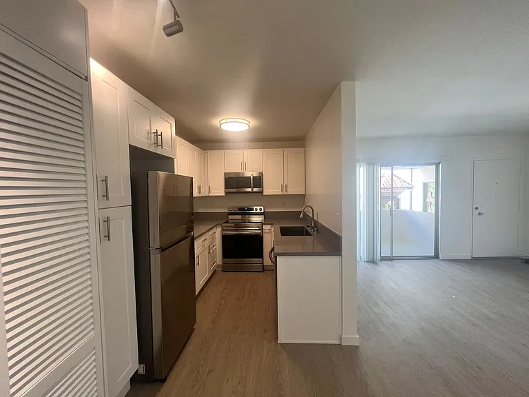 634 E Harvard Rd — Photo 7