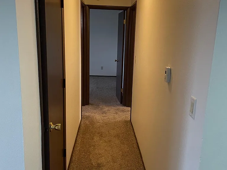 Colony Court Apartments — Photo 15