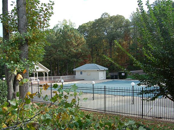 4th image of 4284 Fox Wood Ct
