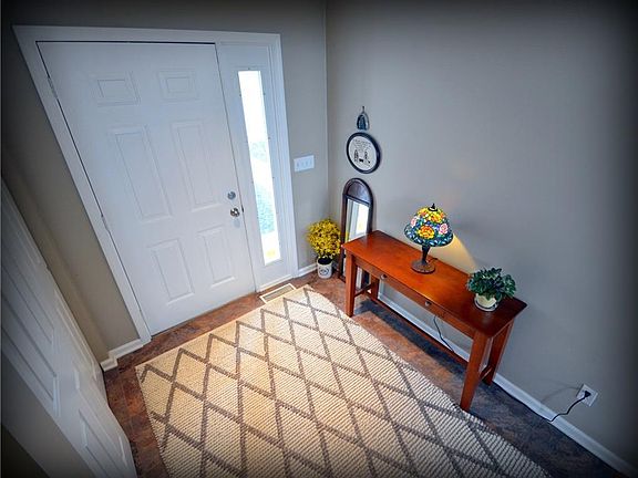 4th image of 9 Dearfield Ct