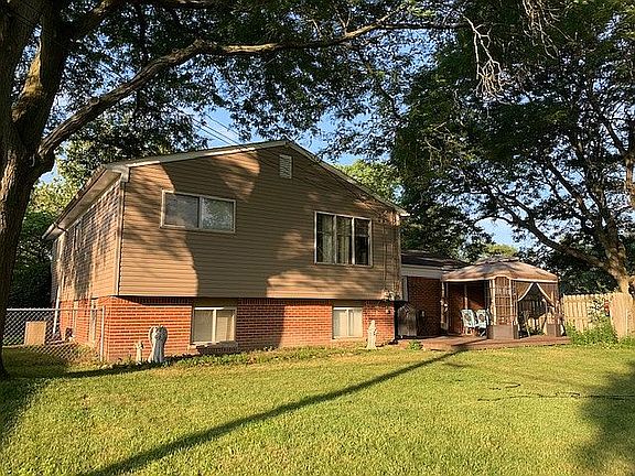 3rd image of 23898 Barfield St