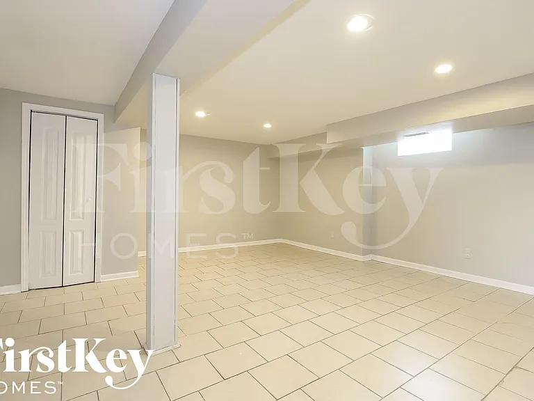 14347 Woodlawn Ave — Photo 13