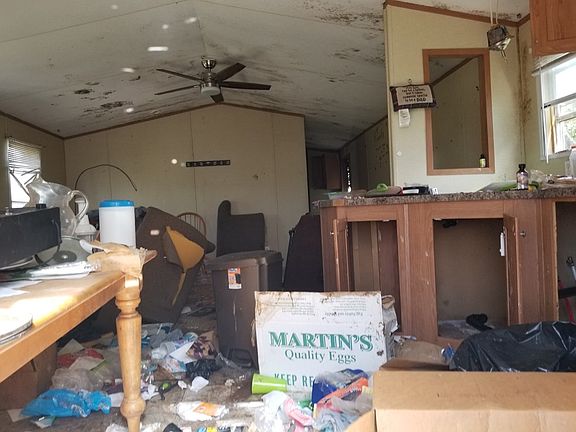 3rd image of 160 Sweet Bay Dr
