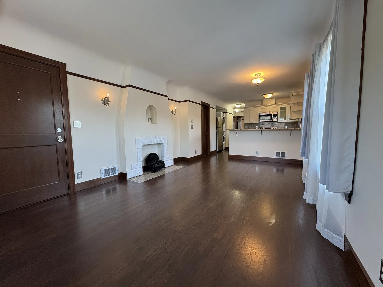 2 bed, 880 sqft, $2,950 — Photo 3