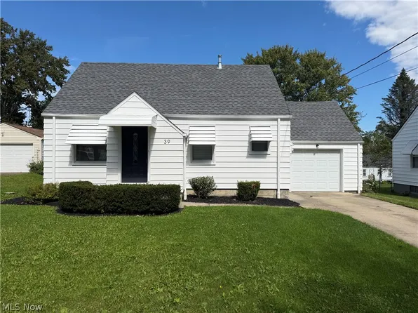 39 Renee Dr, Struthers, OH 44471