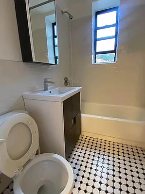 Rented by Voro Purple LLC | media 20