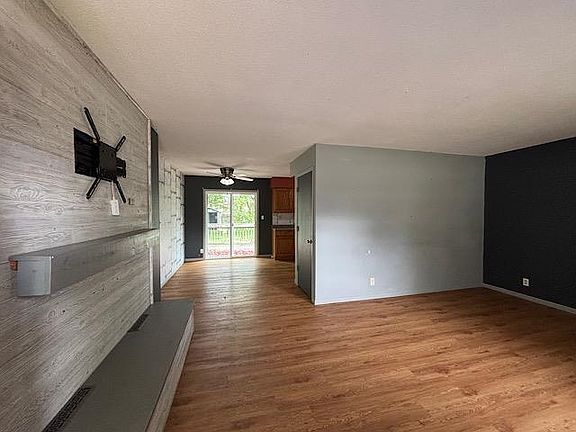 3rd image of 13 Grandview Blvd
