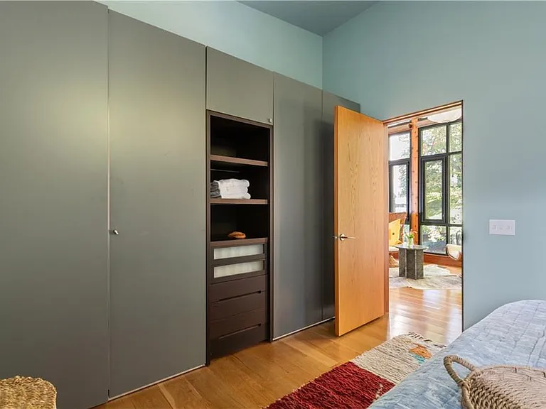 515 Claire Dr NE — Photo 59