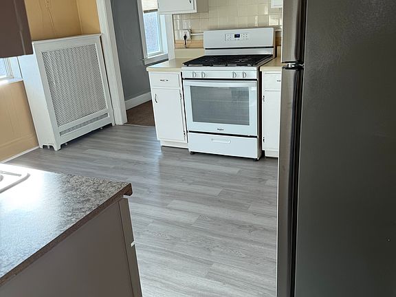 5th image of 120-122 Evergreen Ave #3