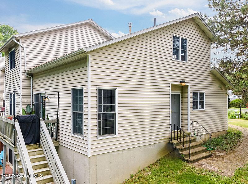 4th image of 14 Deerwood Court