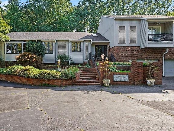 3rd image of 1420 Thayer Dr