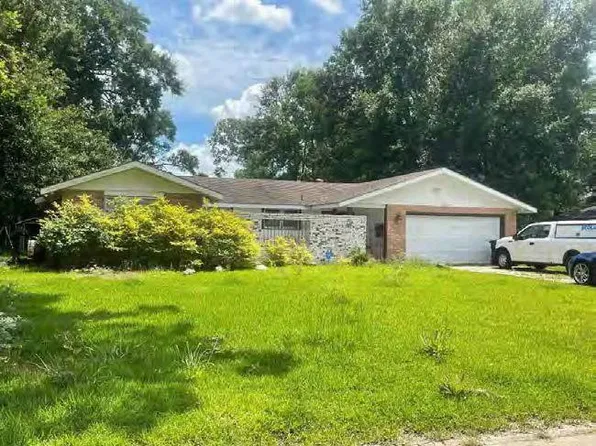 10044 E Coronado Dr, Baton Rouge, LA 70815