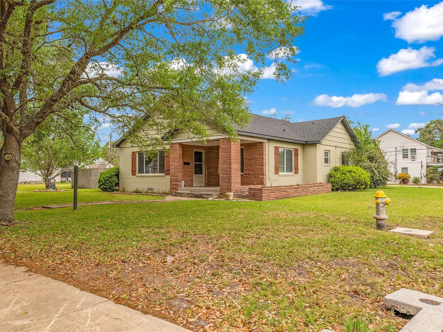 3 bed, 2.5 bath, 2231 sqft, $1,950 — Photo 2