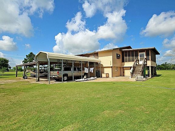 This unique home is ideal for someone who owns their own business, has a multiple family situation or needs room for their favorite hobbies!