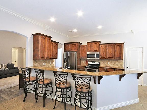 4th image of 221 Essex Way