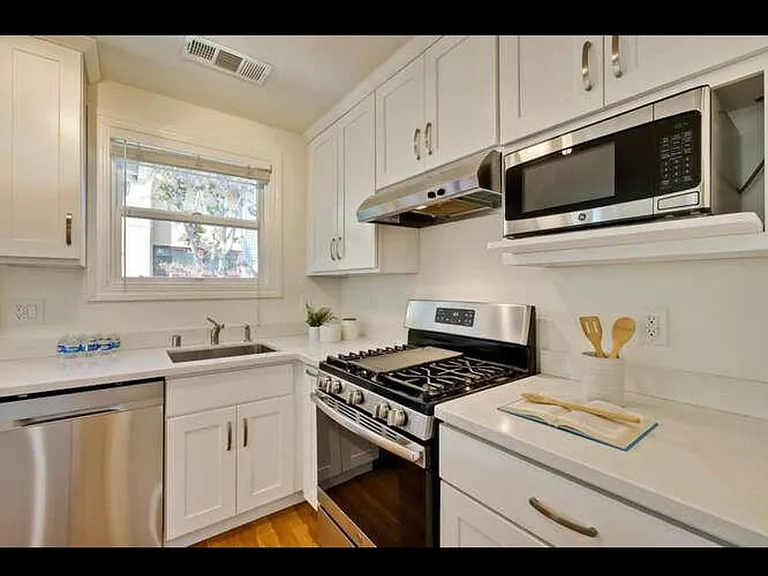 376 N 20th St — Photo 8