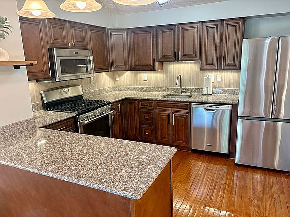 5th image of 2659 Hunters Point Dr