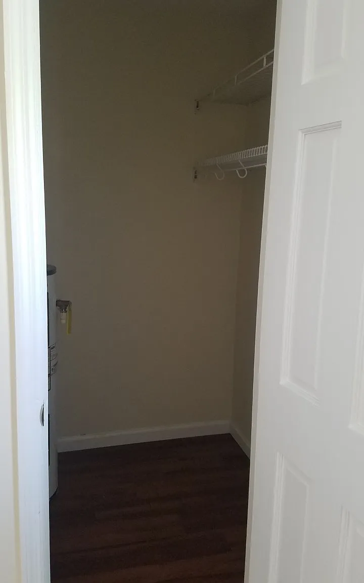 201 Hegeler - 2 — Photo 4