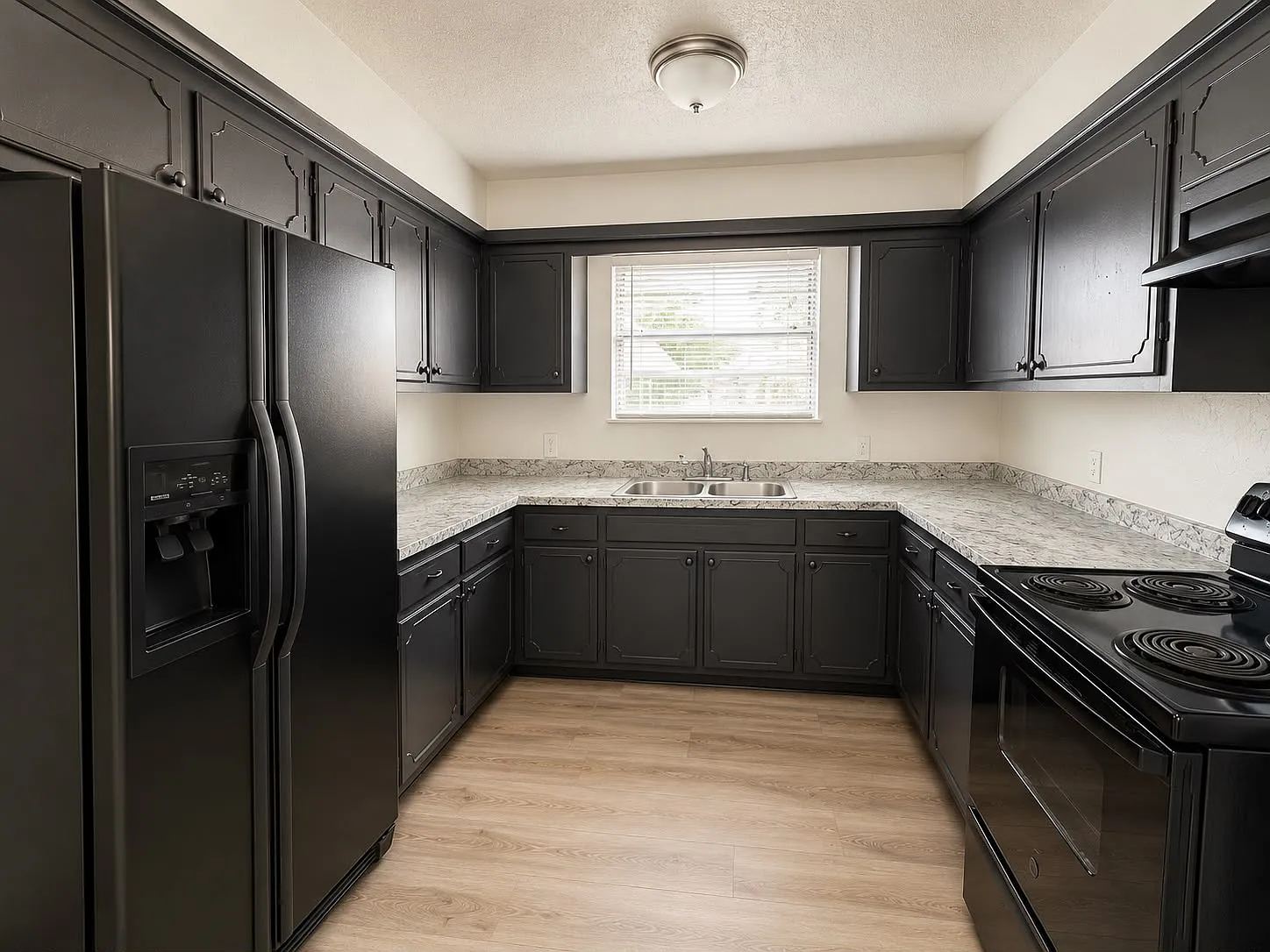 3 bed, 1204 sqft, $950 — Photo 3