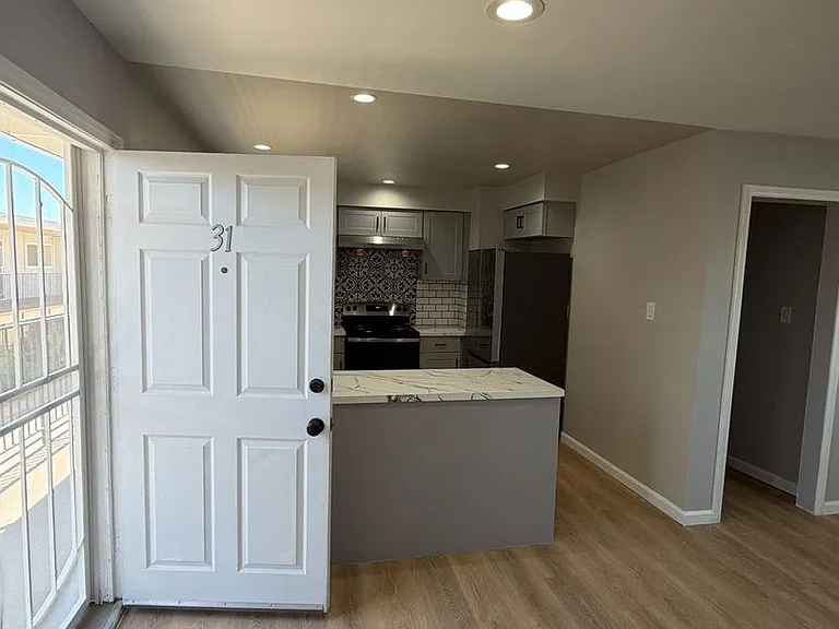Vermonter Apartments — Photo 8