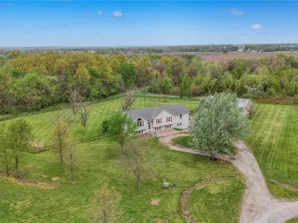 12448 NW Blackwood Dr, Adrian, MO 64720