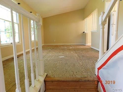 2nd image of 204 Chestnut Hill Dr