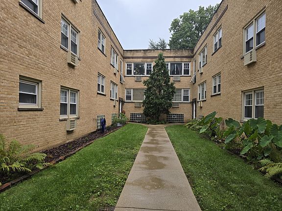 4th image of 1819 W Touhy Ave APT 4
