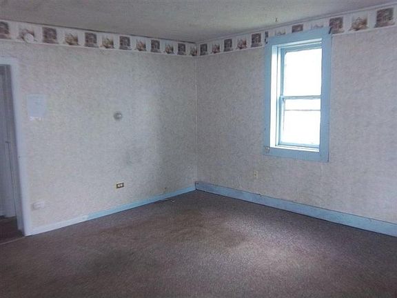4th image of 5712 Russell Ave
