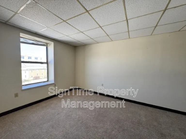 115 N Jonathan St #303 — Photo 5