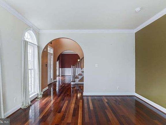 5th image of 81 Country Manor Dr