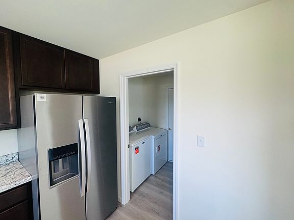 4th image of 416 Butterfly Garden Ln