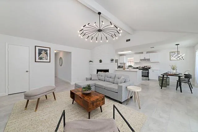 3 bed, 2.0 bath, 1694 sqft, $2,000 — Photo 1