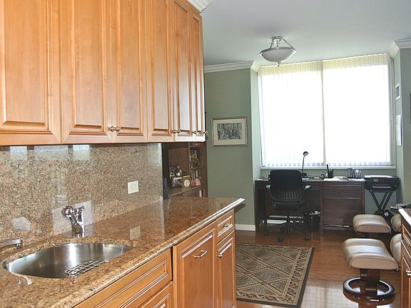 4th image of 27110 Grand Central Pkwy APT 23S