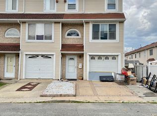 19 Benjamin Dr, Staten Island, NY 10303