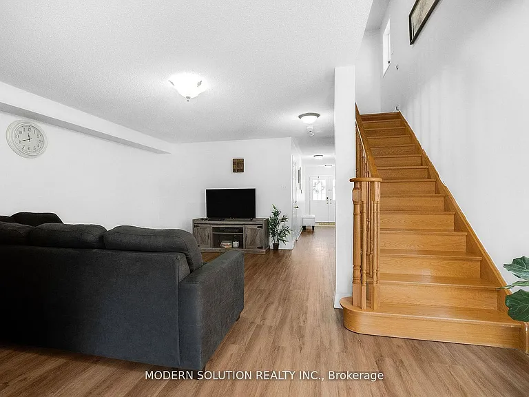 67 Roundstone Dr — Photo 8