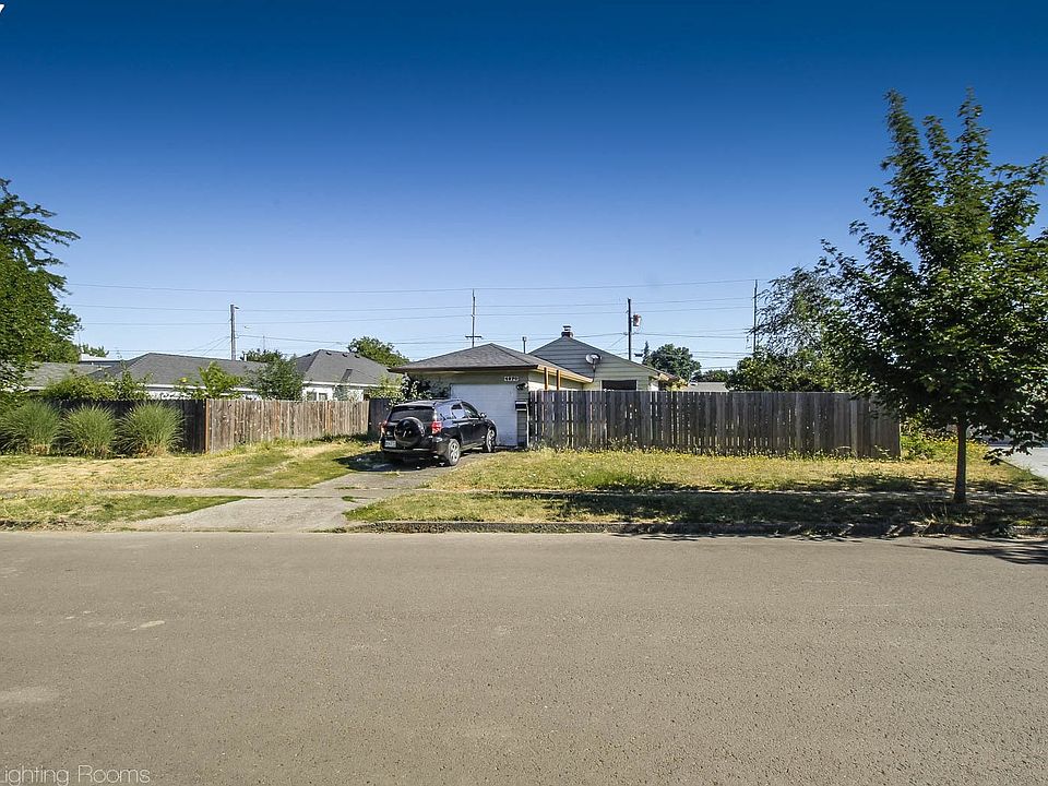 2nd image of 4670 SW Beech Dr