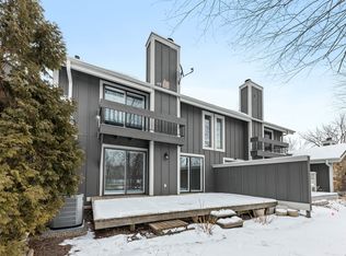 14 W Windsor Ct, Sugar Grove, IL 60554