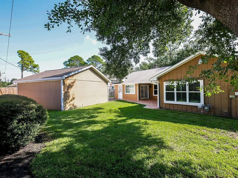 2815 Manila Ln