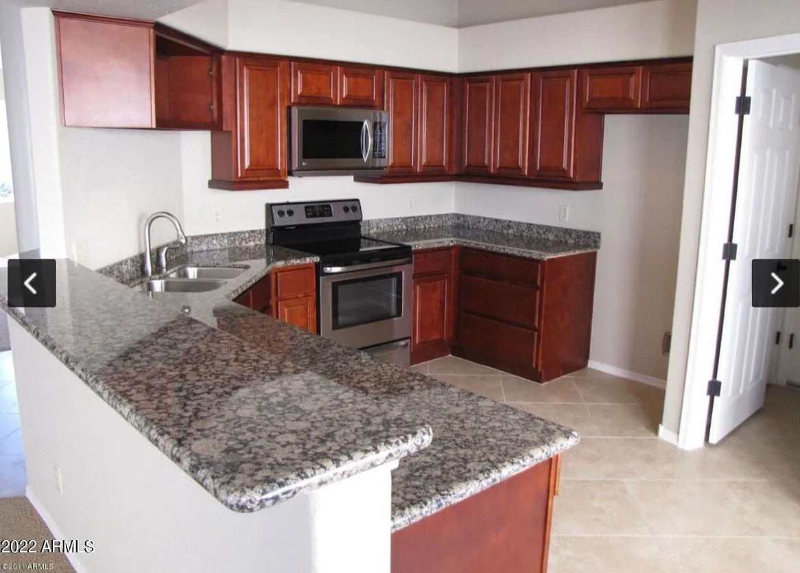 2 bed, 2.0 bath, 1427 sqft, $2,200 — Photo 2