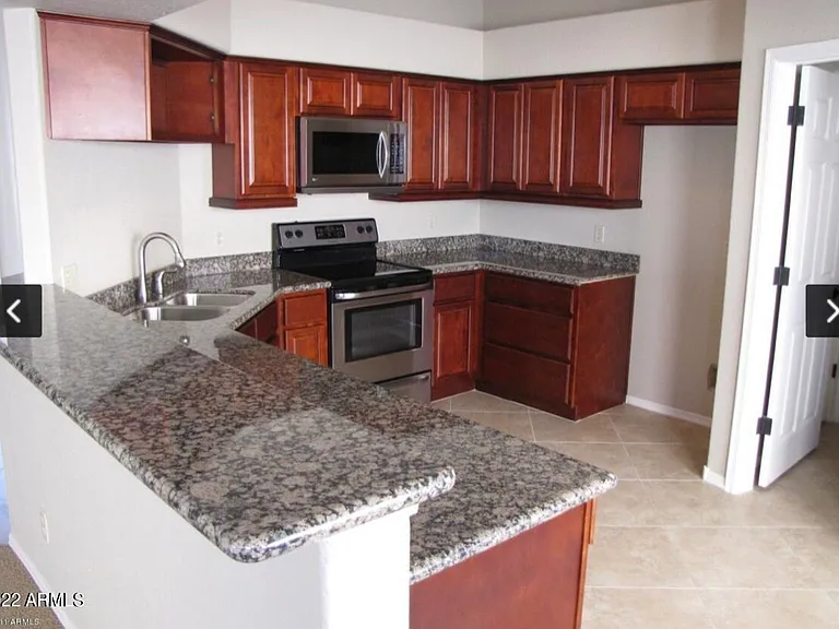 1690 E Gary Dr — Photo 2