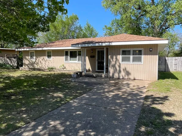 827 N 9th St, Arkansas City, KS 67005