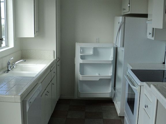 5th image of 1633 Diamond St #31