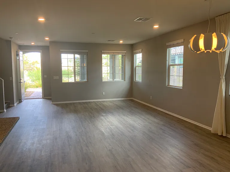 2674 Frabiele St — Photo 10