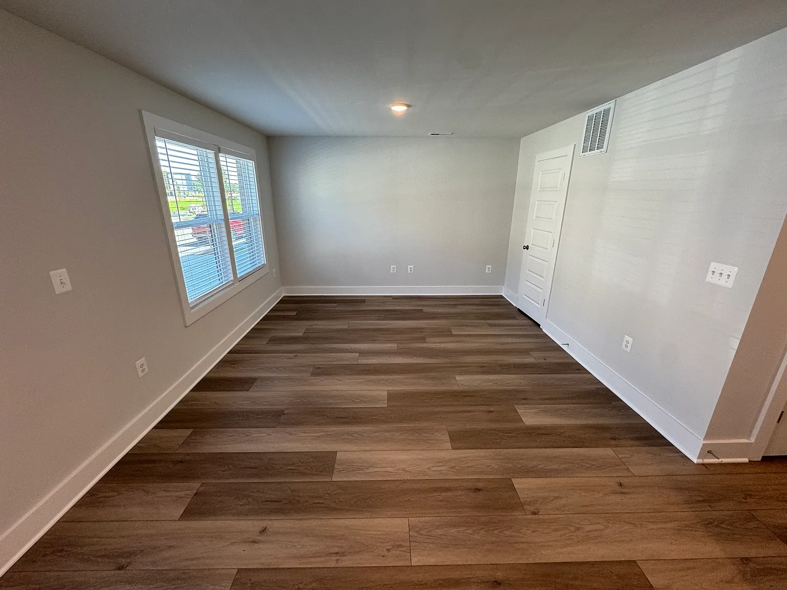 3 bed, 1943 sqft, $2,675 — Photo 3