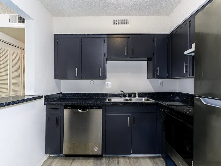 4405 NW Dmons Dr — Photo 2