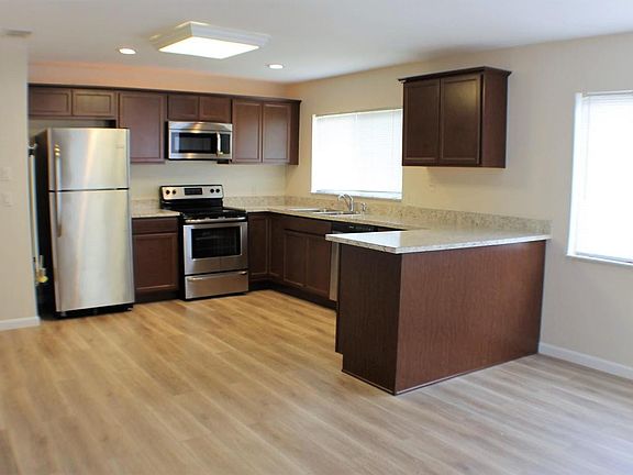 3rd image of 343 NW Camrose St