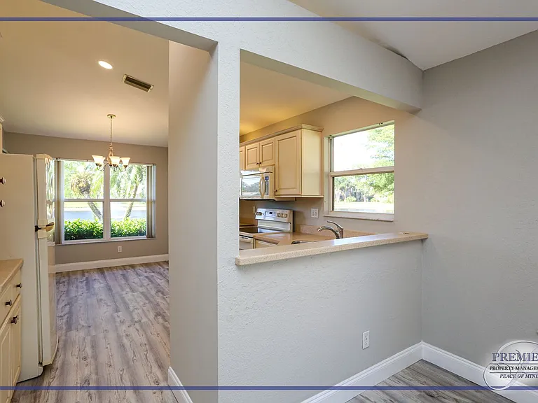402 Emerald Bay Cir #E7 — Photo 17