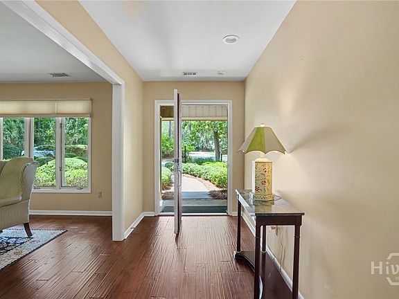 3rd image of 4 Hathaway Lane